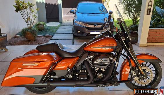 HARLEY-DAVIDSON ROAD KING SPECIAL 